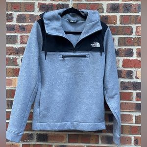 The North Face Men’s pullover. Size Small